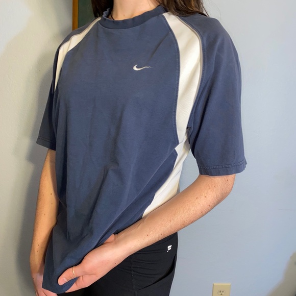 Men's Blue Athletic Nike T-Shirt (with mesh back) - Picture 4 of 6